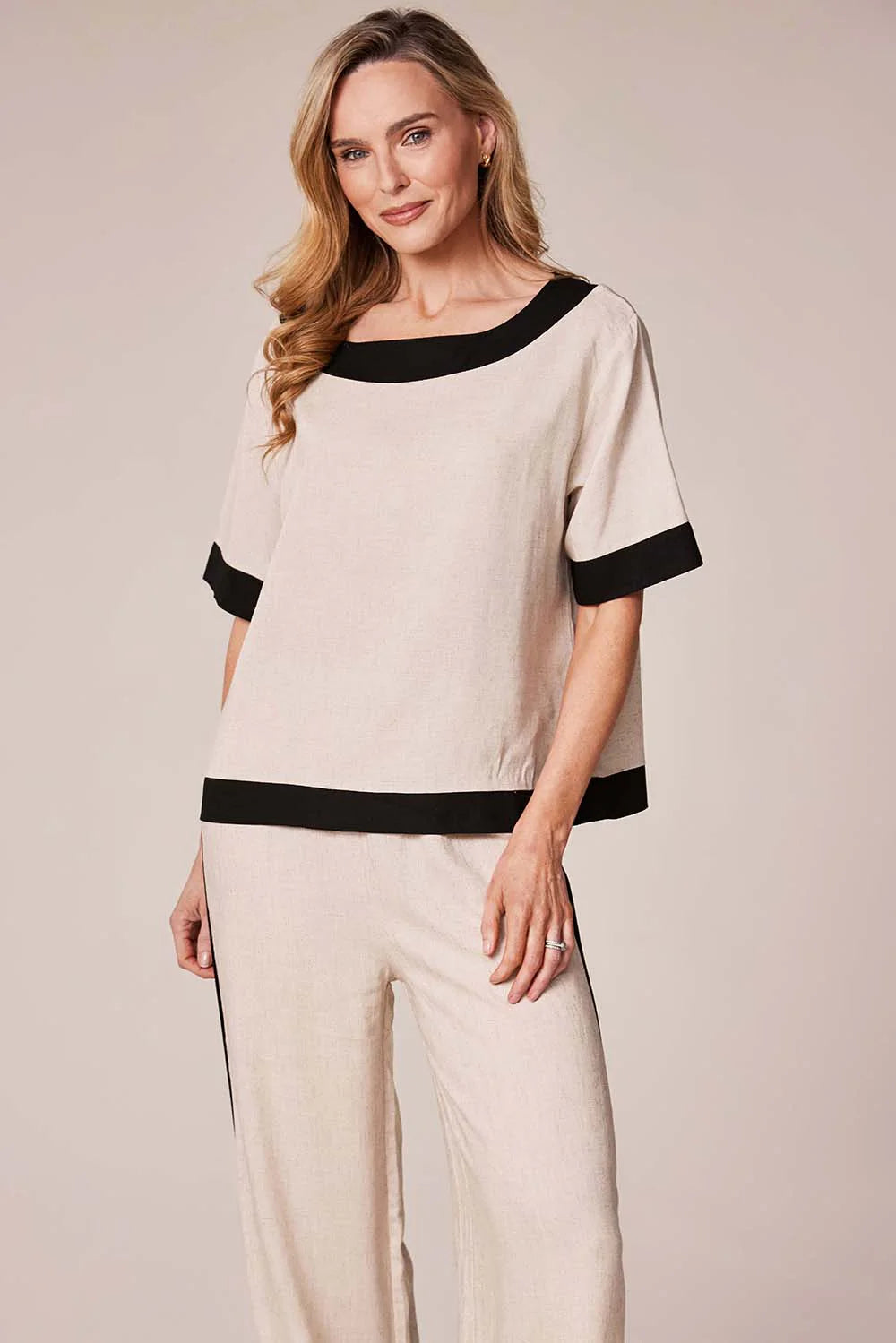 Decollage Beige Short Sleeve Top