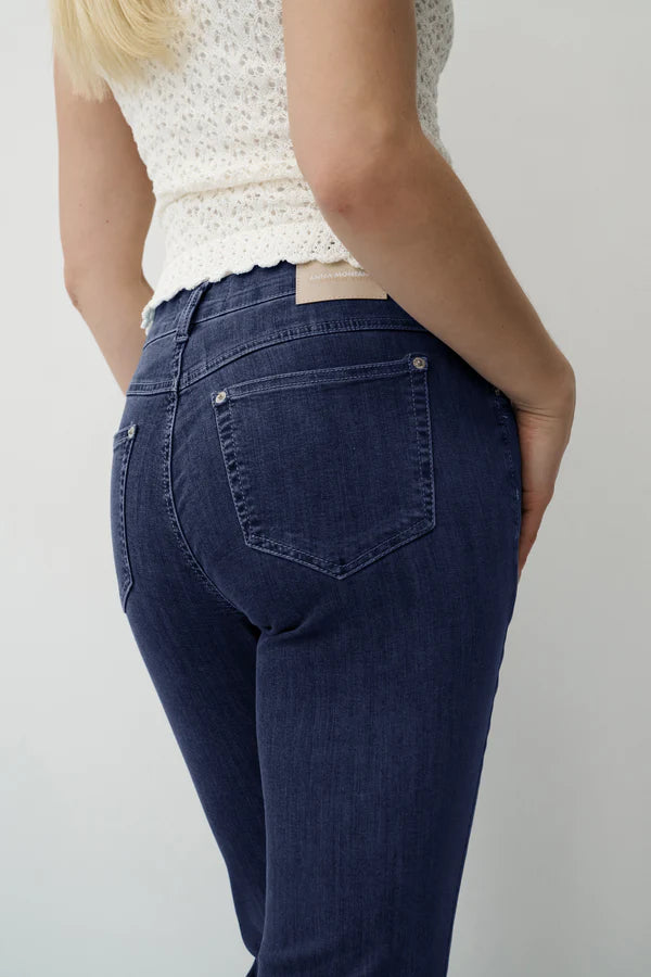 Anna Montana Finja Schlagjeans aus dunklem Denim 