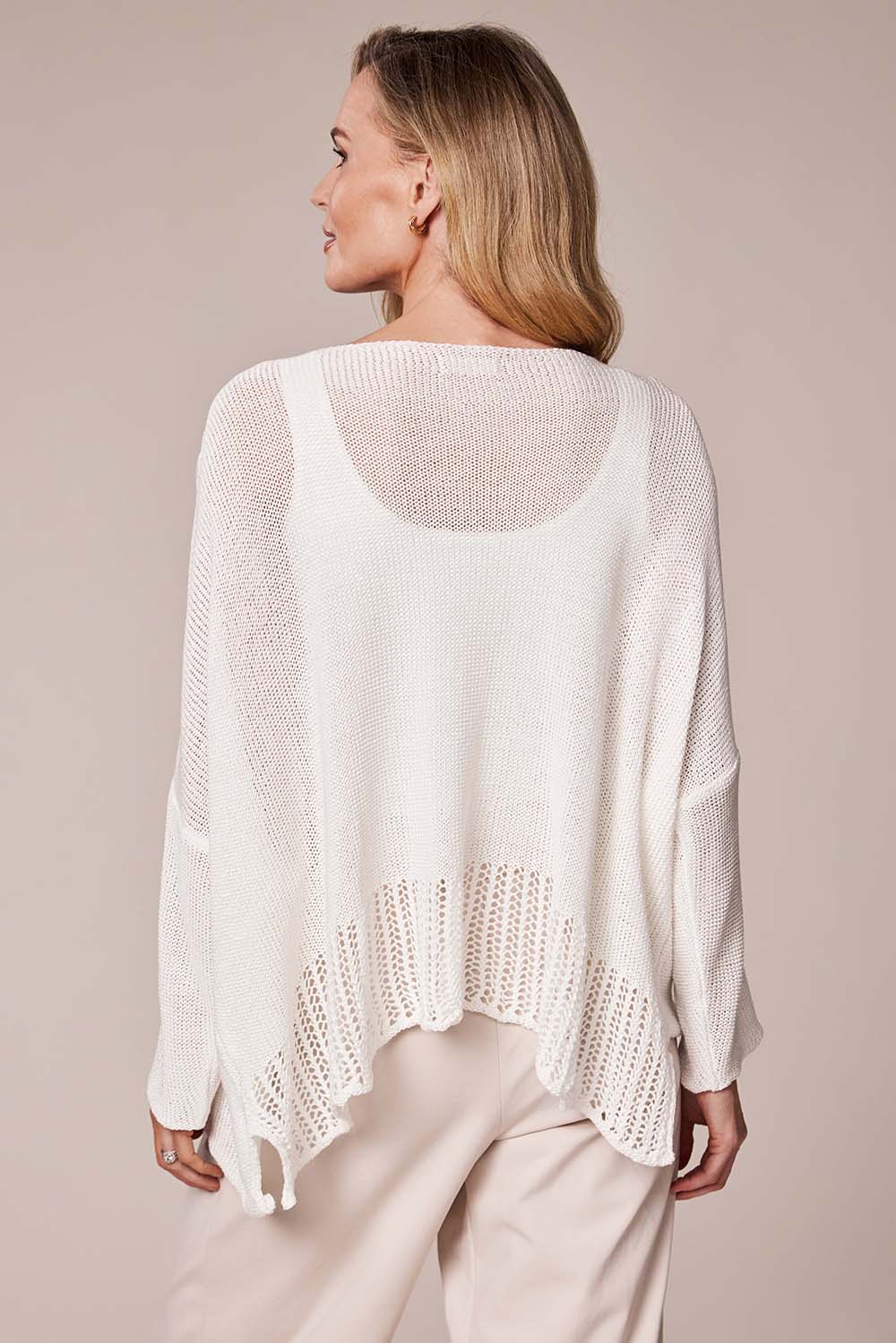 Weißer Lagenpullover mit Decollage-Muster