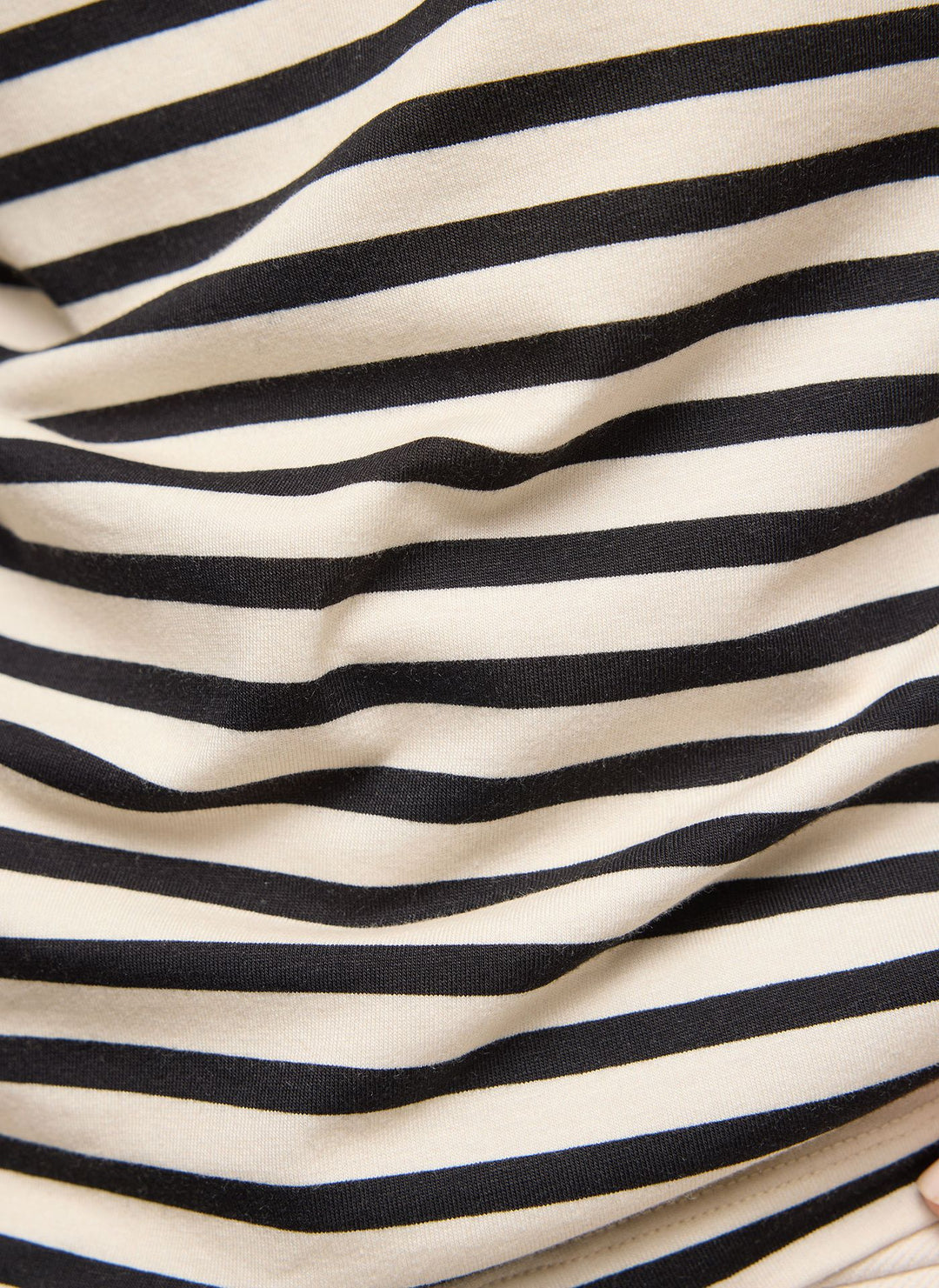 Gestreiftes Top von Rabe mit Aufdruck „Be Happy Now“.