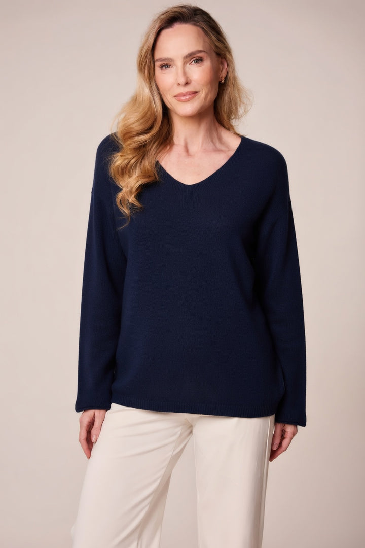 Dekolleté-Pullover in Marineblau mit V-Ausschnitt