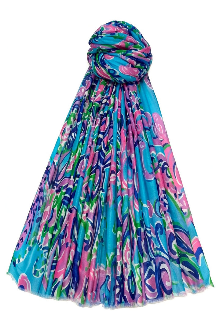 Großer blauer Schal mit Festival-Paisley-Muster und Fransen