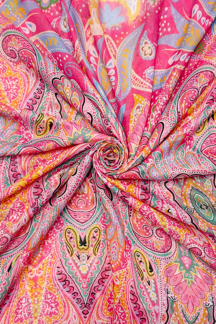 Rosa Schal mit verspieltem, böhmischem Paisley-Muster und Fransen