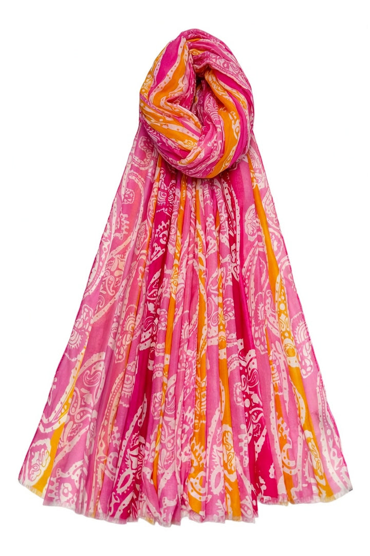 Rosa Schal mit hellen Streifen und Paisley-Muster, ausgefranst