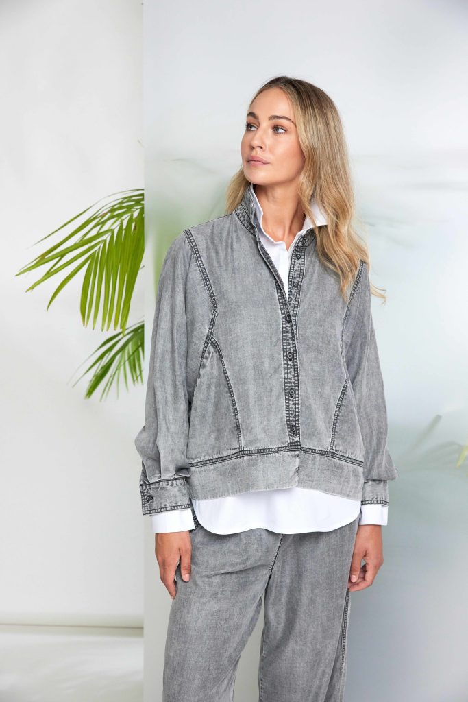 NAYA Weißes Jersey-Top mit Kragen, Bündchen und Saum