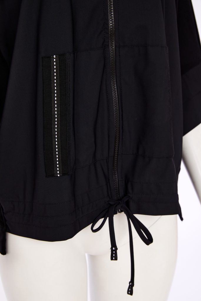 NAYA Schwarze Kapuzenjacke mit Kordelzug am Saum