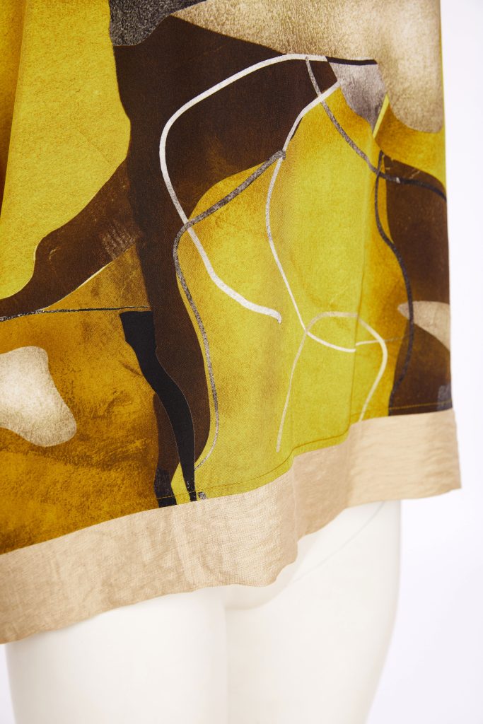 NAYA Oasis Top mit hohem Kragen und quadratischem Print