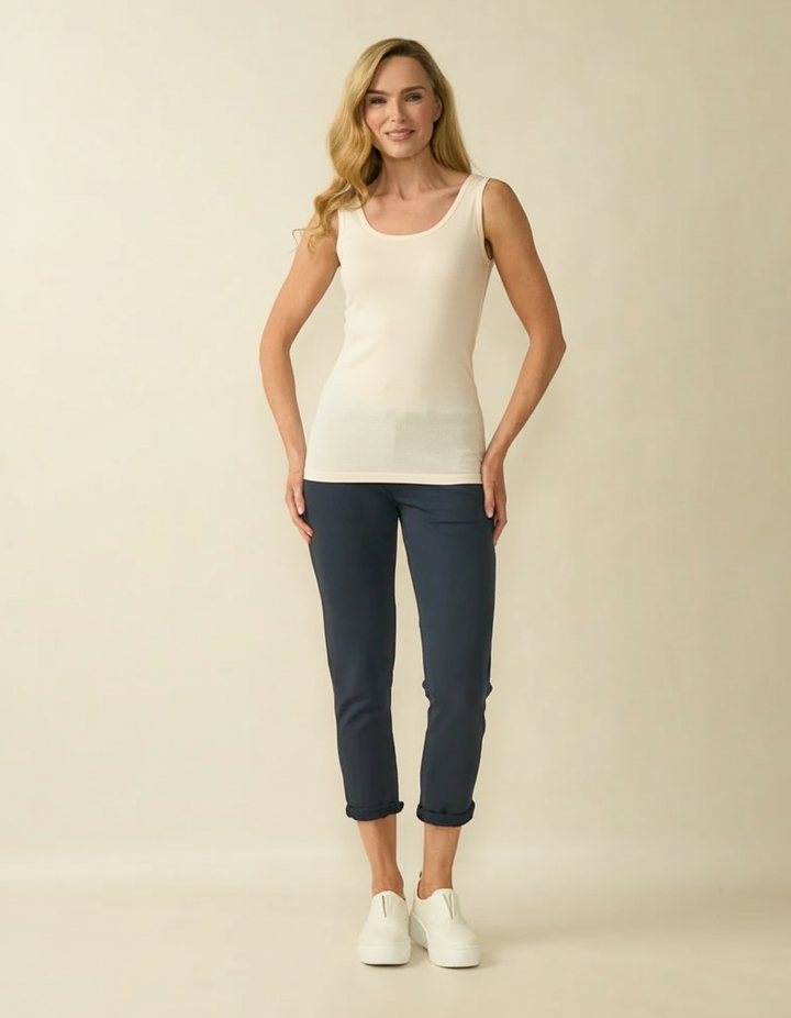 Dekolleté-PIA-Basic-Creme-Weste