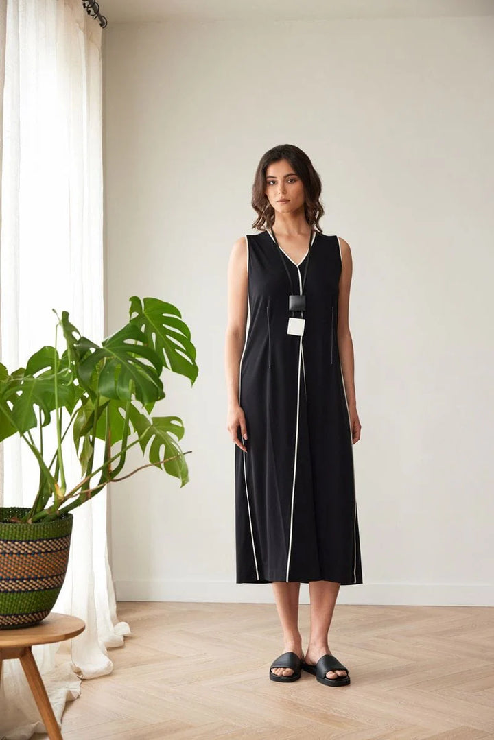 Peruzzi Schwarzes Kleid mit Paspelierung