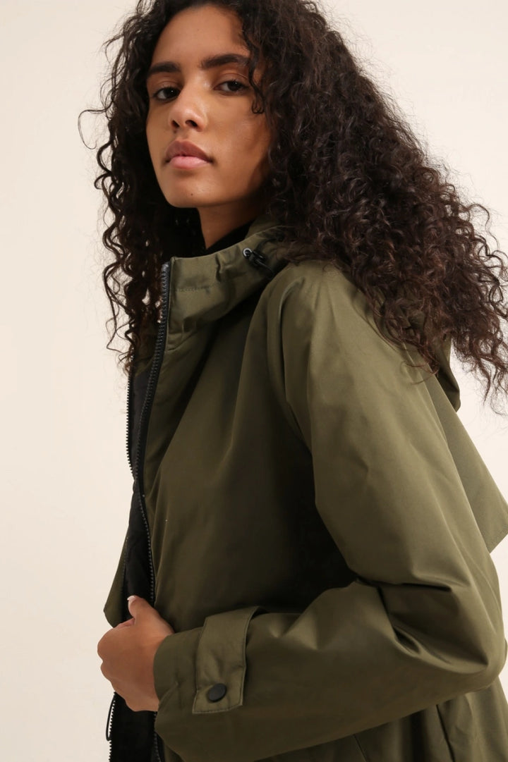 Langer, wasserdichter Parka in Khaki mit Kapuze