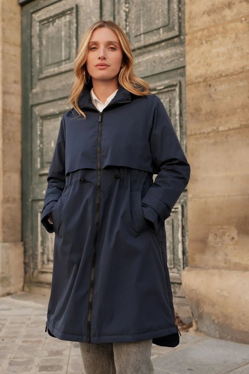 Langer, wasserdichter Parka in Khaki mit Kapuze