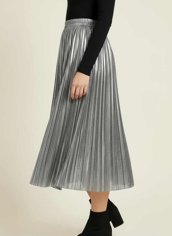 Metallisch glänzender und plissierter Rock