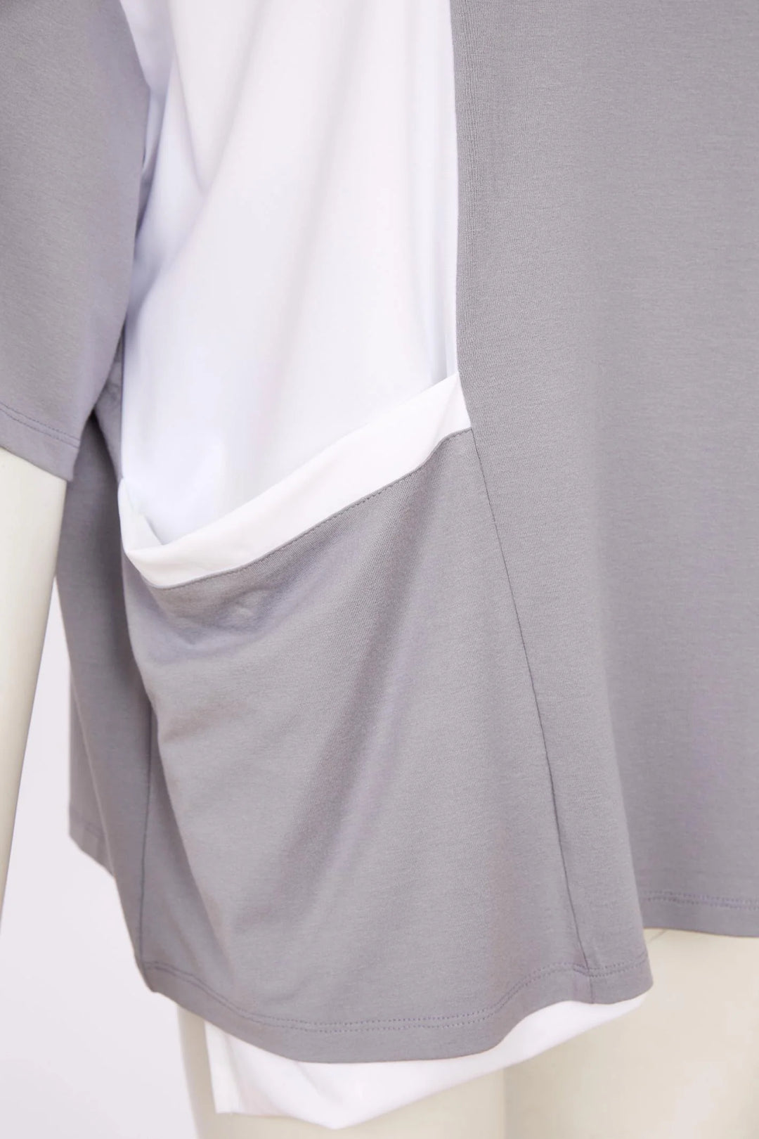 NAYA Taubengrau-Weiß gemischte Paneeldecke